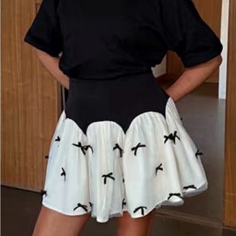 Never Fully Dressed bow mini skirt - Picture 3 of 3